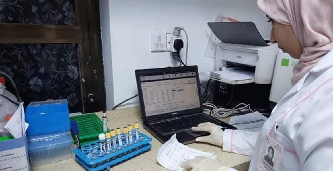 التدريب العملي على أجهزة الكيمياء السريرية وتحاليل الإليزا (ELISA)